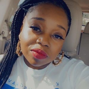 Meet your Posher, Ebony